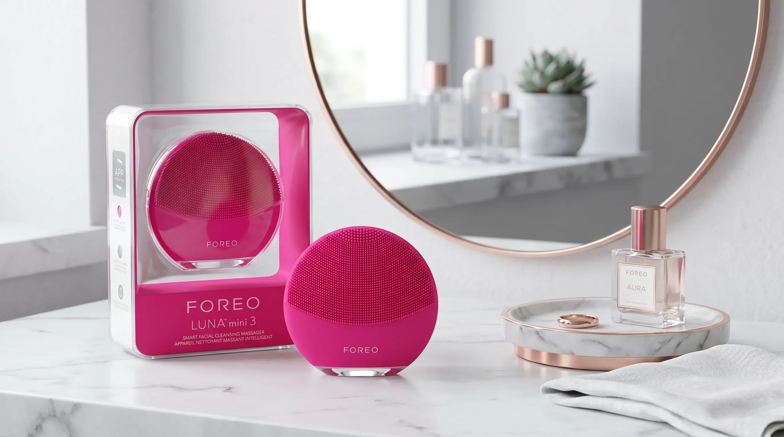 Dispositivo de limpeza facial FOREO LUNA mini 3 na rotina diária